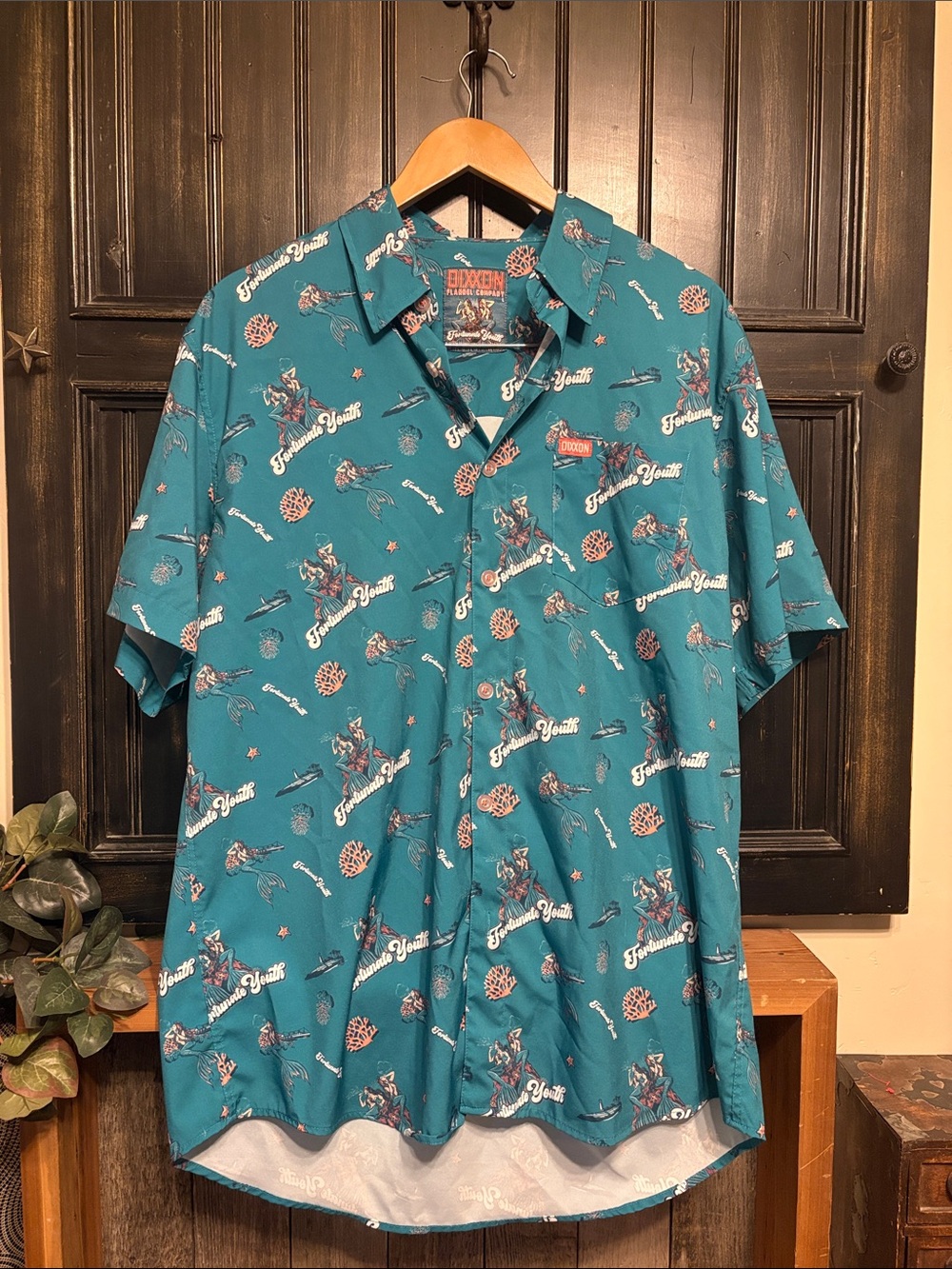 DIXXON Men’s Fortunate Youth Mermaid button front